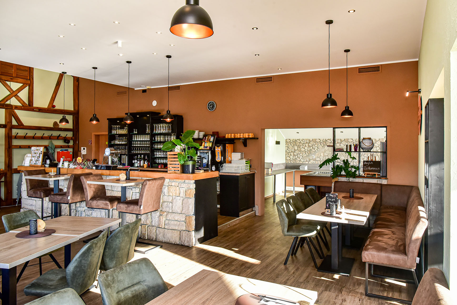 EKS_Restaurant_Bar_Tische